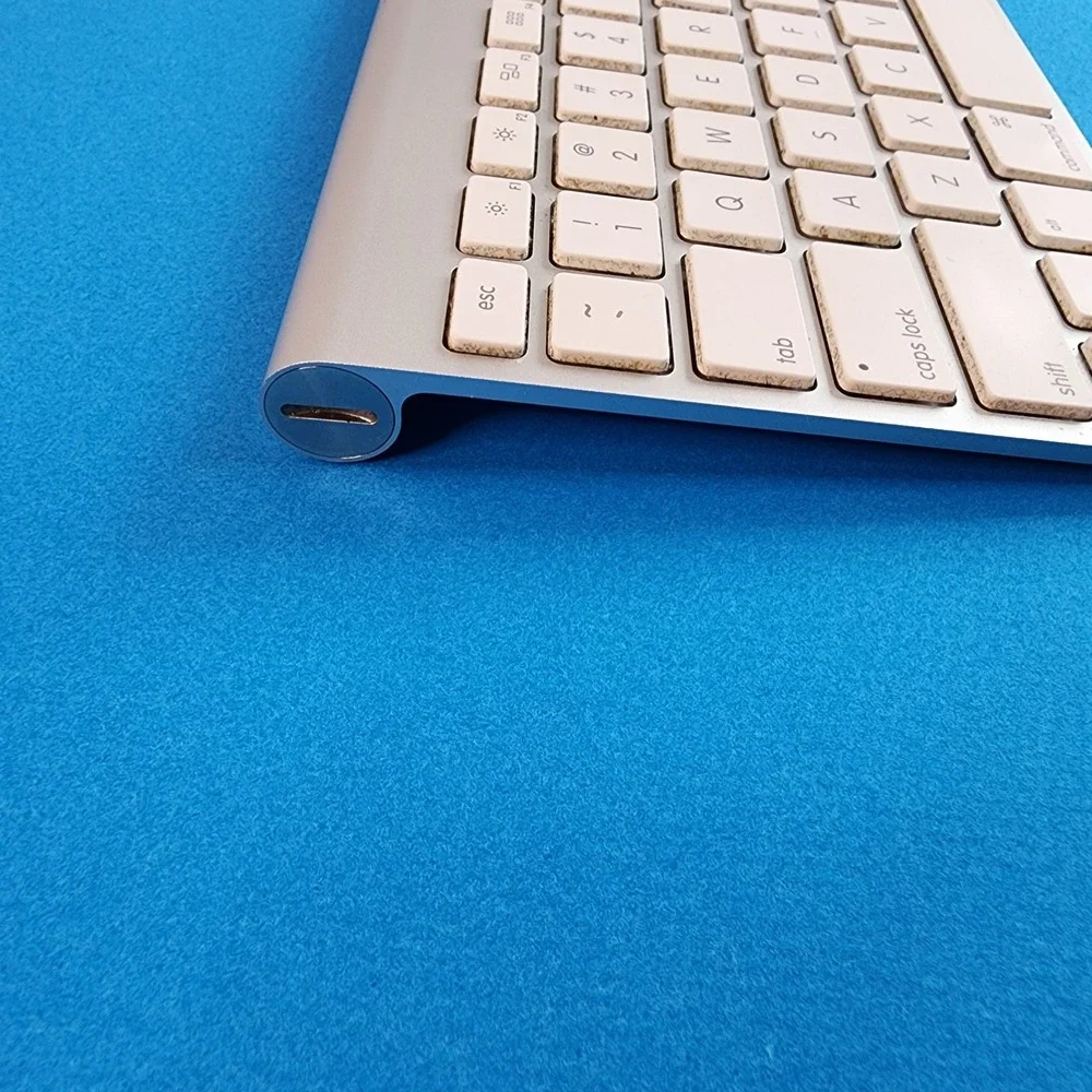 Apple A1314 Wireless Keyboard - MC184LL/B